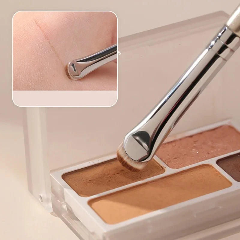 VELORA Precision Curved Eyeliner Brush – Easy Wing & Detail Makeup Tool